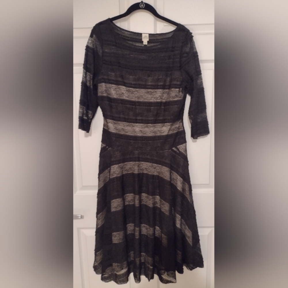 Beautiful vintage lace midi dress, Sz 10